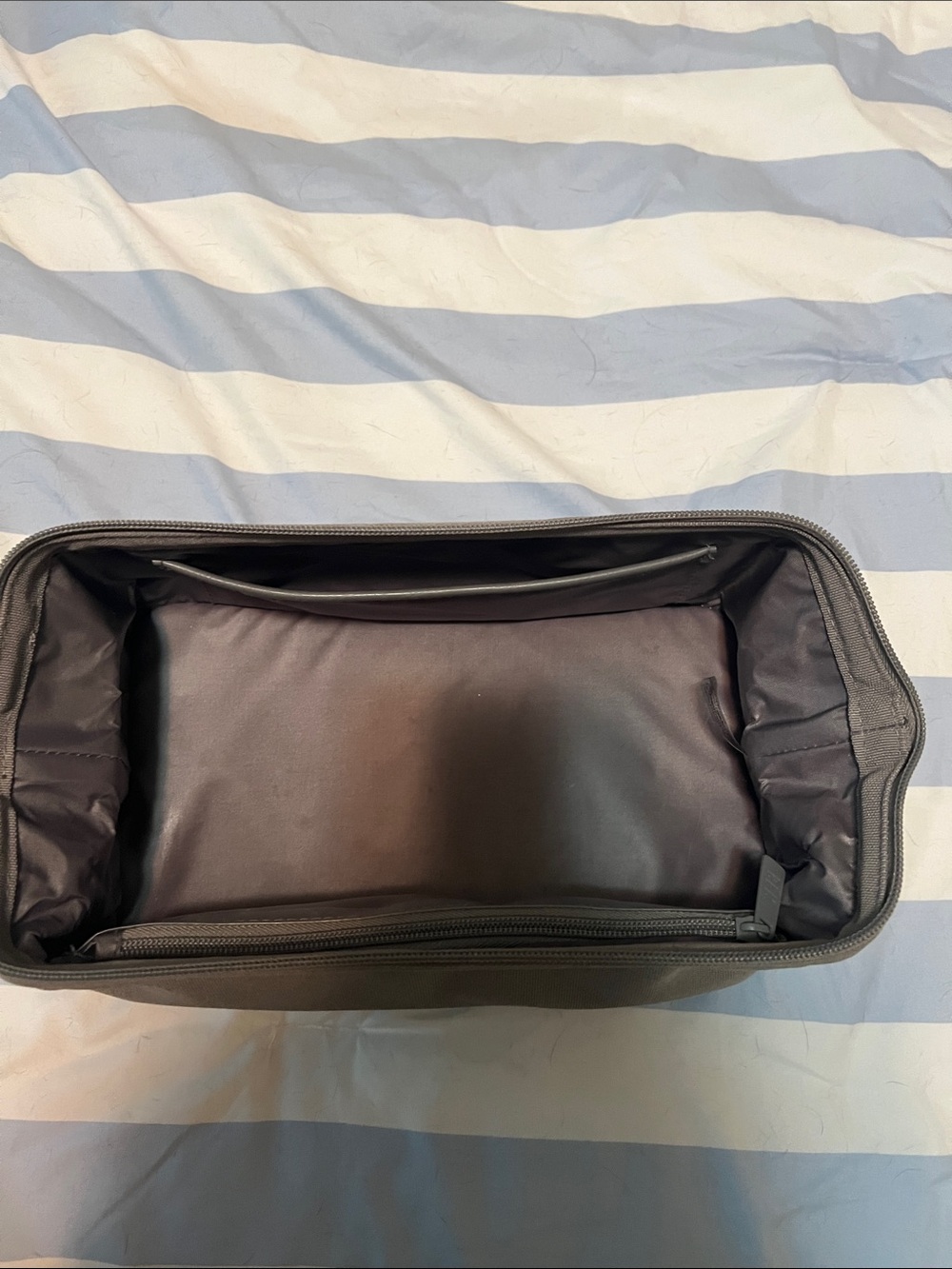 Barely used Beis dopp kit - Picture 6 of 8